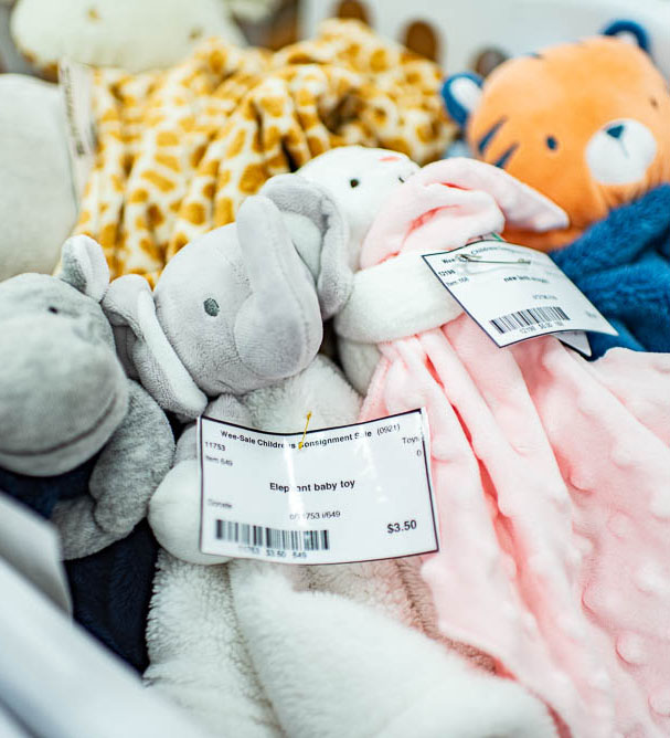 Children's blankets and stuffed animals sold at a pop-up consignment sale in Maryland, Wee-Sale